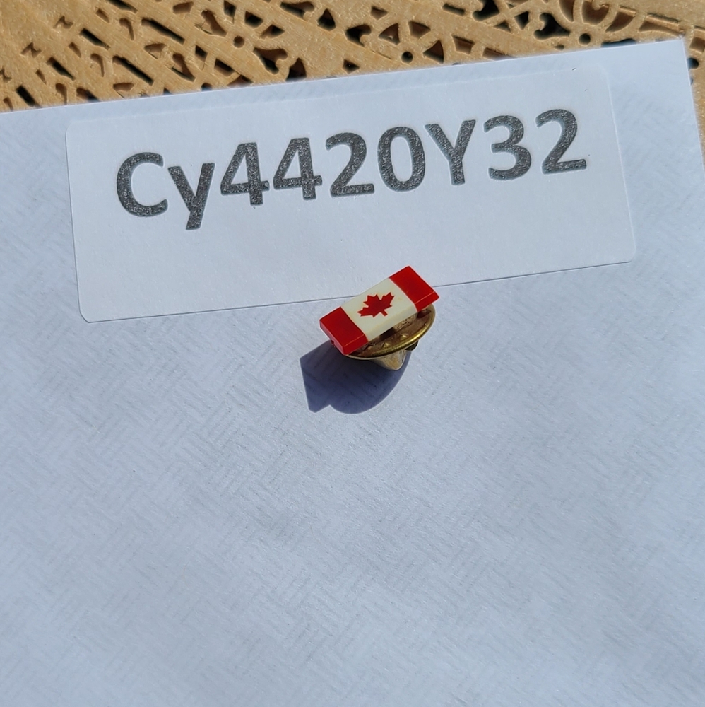 Canadian Flag Pin Maple Leaf - Picture 8 of 8